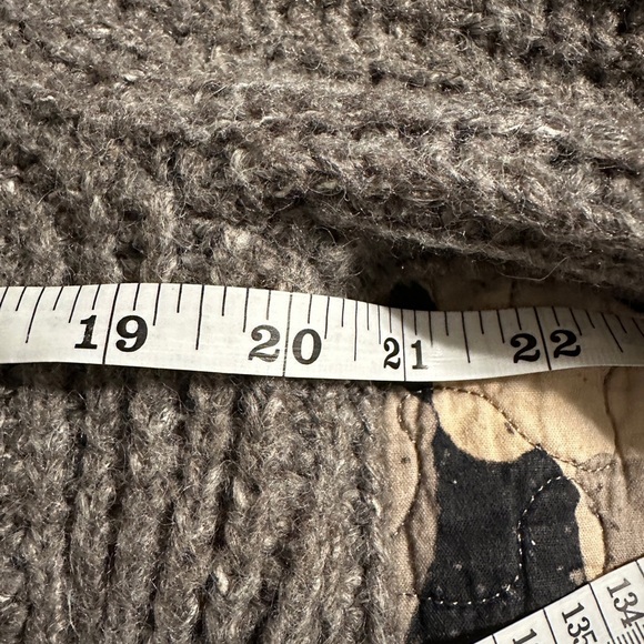 Old Navy size small turtleneck sweater gray. - Picture 4 of 7